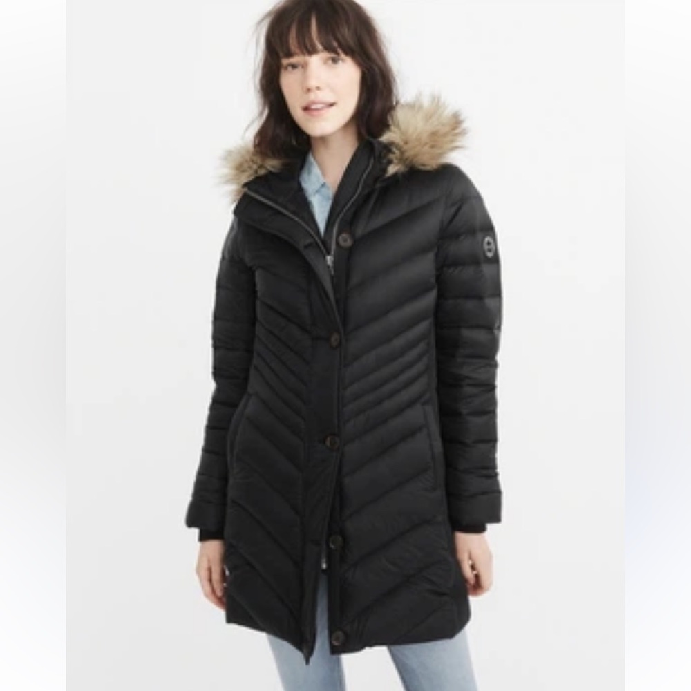 Abercrombie & Fitch Women's Black Quilted Puffer Coat with Faux Fur Hood Size S